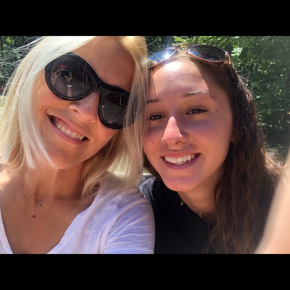 Meet your Posher, Julie - Picture 3 of 17